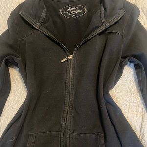 waist defining light weight track suit bundle! 🖤🤍